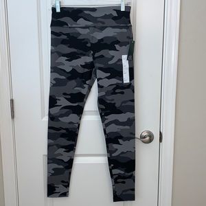 WILD FABLE BRAND NEW WITH TAGS SIZE MEDIUM HIGH RISE LEGGINGS